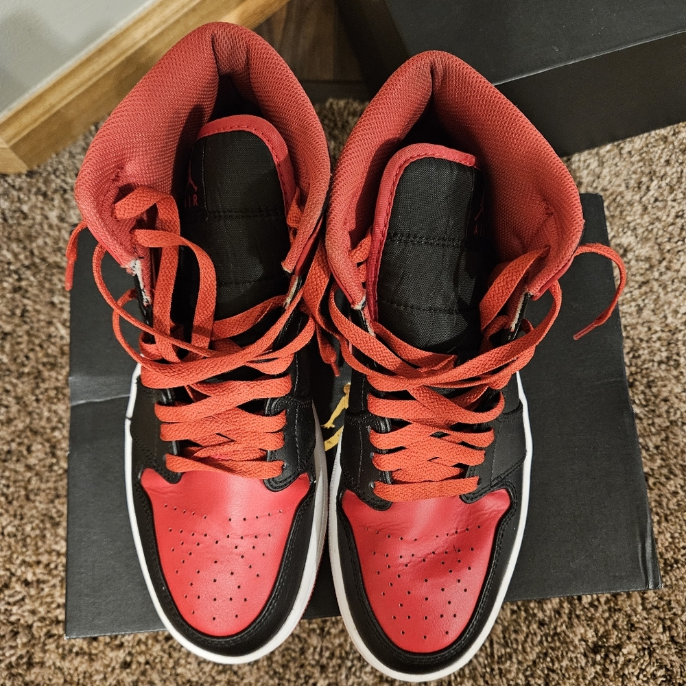 Sneakers - Picture 2 of 7